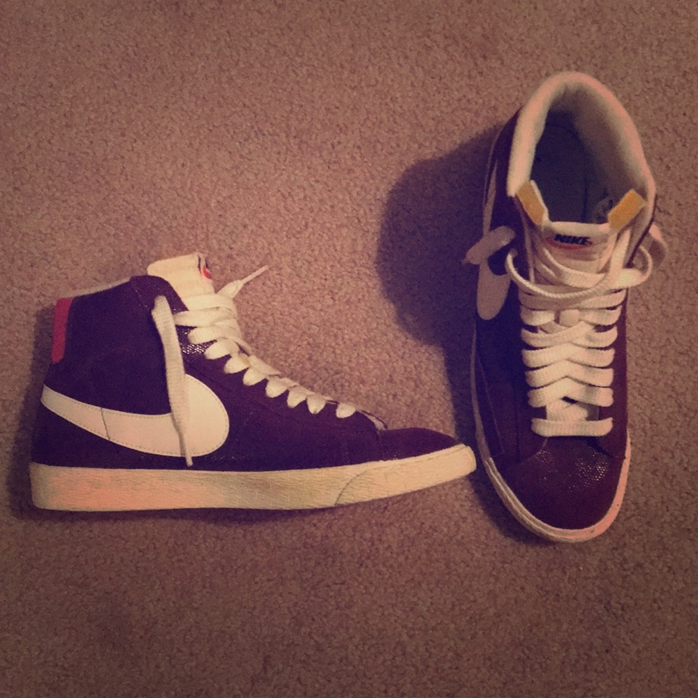 Size 10 (US) Women’s Nike high top shoes.